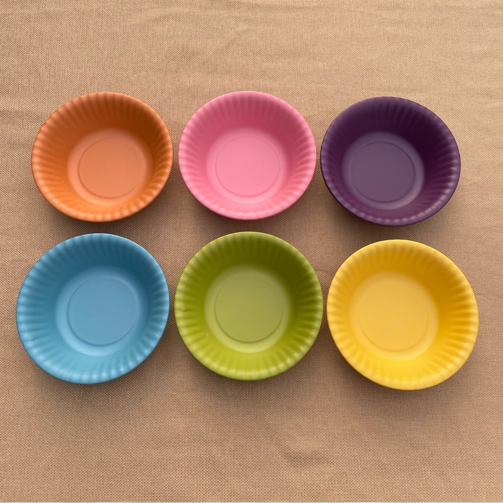 Melange 6-Piece Melamine “Paper Plate Collection” Dinnerware Set - Multicolor